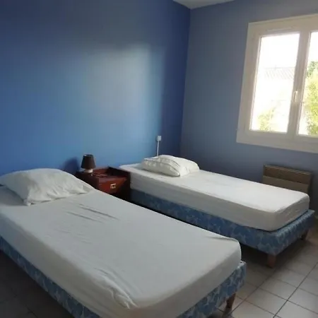 Holiday home Maison Paisible Avec Jardin, Garage, Wifi, Proche Et Commerces - Fr-1-92-798 *